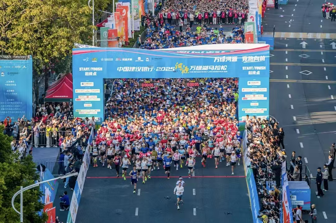 青春守护奔跑 专业筑就防线——欧博体育志愿者助力2025河源万绿湖马拉松赛事圆满举办
